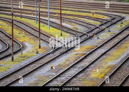 Gleisanlagen, Rangiergleise, Abstellgleise, Abzweige, dem Rangierbahnhof Mülheim-Styrum, an der Bahnstrecke zwischen Mülheim an der Ruhr, und Duisburg, Eisenbahntrasse, für Nah- und Fernverkehr, Güterverkehr, NRW, Deutschland, Bahnanlage *** Track systems, shunting tracks, sidings, branches, the Mülheim Styrum shunting yard, on the railroad line between Mülheim an der Ruhr, and Duisburg, railroad line, for local and long-distance traffic, freight traffic, NRW, Germany, railroad system Stock Photo