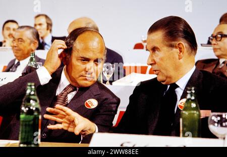 Rainer Barzel und Gerhard Schröder - beide CDU Archiv Foto Rainer Barzel und Gerhard Schröder - beide CDU ARCHIV FOTO, München Bayern Deutschland *** Rainer Barzel and Gerhard Schröder both CDU Archive Photo Rainer Barzel and Gerhard Schröder both CDU ARCHIVE PHOTO , Munich Bavaria Germany Stock Photo