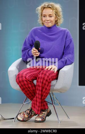 Katja Riemann im Gespräch zu ihrem Buch 'Zeit der Zäune' am Messestand