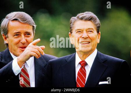 Brian Mulroney Kanadischer Ministerpräsident und Ronald Reagan US Präsident ARCHIV FOTO Brian Mulroney Kanadischer Ministerpräsident und Ronald Reagan US Präsident ARCHIV FOTO, München Bayern Deutschland *** Brian Mulroney Canadian Prime Minister and Ronald Reagan US President ARCHIVE PHOTO Brian Mulroney Canadian Prime Minister and Ronald Reagan US President ARCHIVE PHOTO , Munich Bavaria Germany Stock Photo