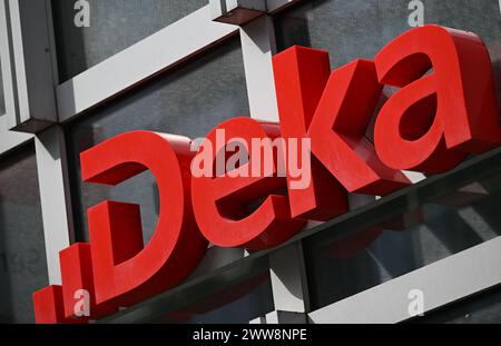 PRODUCTION - 22 March 2024, Hesse, Frankfurt/Main: DekaBank's 'Deka' logo is emblazoned on the façade of the Trainon tower at the bank's headquarters. On March 26, 2024, the Wertpapierhaus of the Sparkassen-Finanzgruppe presents the balance sheet for the past financial year 2023. Photo: Arne Dedert/dpa Stock Photo