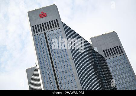 PRODUCTION - 22 March 2024, Hesse, Frankfurt/Main: The Sparkassen-S is emblazoned on the façade of the Trainon tower at DekaBank's headquarters. On March 26, 2024, the Wertpapierhaus of the Sparkassen-Finanzgruppe presents the balance sheet for the past financial year 2023. Photo: Arne Dedert/dpa Stock Photo