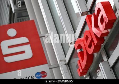 PRODUCTION - 22 March 2024, Hesse, Frankfurt/Main: The 'Deka' logo of DekaBank is emblazoned on the façade of the Trainon tower next to a savings bank logo at the bank's headquarters. On March 26, 2024, the Wertpapierhaus of the Sparkassen-Finanzgruppe presents the balance sheet for the past financial year 2023. Photo: Arne Dedert/dpa Stock Photo