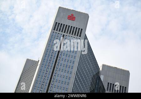 PRODUCTION - 22 March 2024, Hesse, Frankfurt/Main: The Sparkassen-S is emblazoned on the façade of the Trainon tower at DekaBank's headquarters. On March 26, 2024, the Wertpapierhaus of the Sparkassen-Finanzgruppe presents the balance sheet for the past financial year 2023. Photo: Arne Dedert/dpa Stock Photo