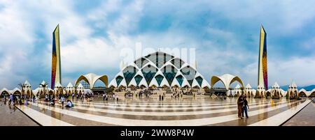 Bandung, Indonesia - 4th Nov 2023: Panoramic view of Al Jabbar Great Mosque with a lot of worshippers Stock Photo