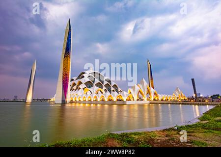 Bandung, Indonesia - 4th Nov 2023: Al Jabbar Great Mosque at sunset (golden hour) with lamps and reflections in the pond Stock Photo