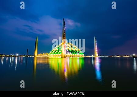 Bandung, Indonesia - 4th Nov 2023: Al Jabbar Great Mosque at night (blue hour) with lamps and reflections in the pond Stock Photo