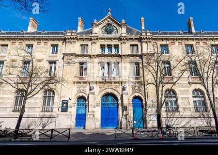 Exterior view of the Lycée Voltaire, a Parisian public general and technological education establishment located in the 11th arrondissement of Paris Stock Photo