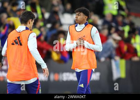 London, UK. 22nd Mar, 2024. London, England, March 22nd 2024: Lamine Yamal (19 Spain) warming up during the International friendly game between Spain and Colombia at the London Stadium in London, England (Alexander Canillas/SPP) Credit: SPP Sport Press Photo. /Alamy Live News Stock Photo