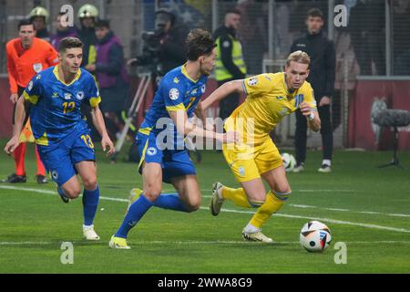 amar-dedic-of-bosnia-and-herzegovina-competes-for-the-ball-with-richie