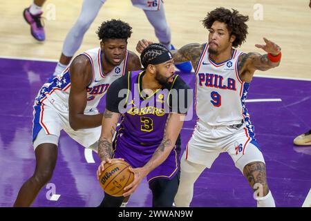 Los Angeles, California, USA. 22nd Mar, 2024. Los Angeles Lakers' Anthony Davis #3 is defended by Philadelphia 76ers' Mo Bamba #5 and Kelly Oubre Jr. #9 during an NBA basketball game at Crypto.com Arena on Friday, March 22, 2024 in Los Angeles. (Credit Image: © Ringo Chiu/ZUMA Press Wire) EDITORIAL USAGE ONLY! Not for Commercial USAGE! Credit: ZUMA Press, Inc./Alamy Live News Stock Photo