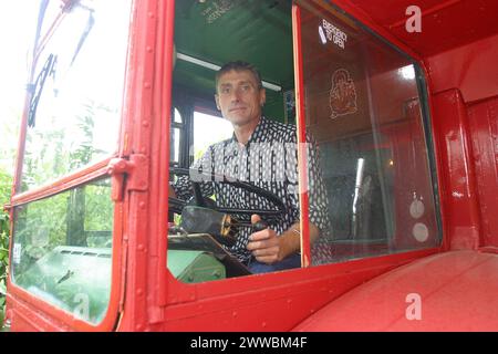 IAN DERRICK ON HIS CONVERTED LONDON BUS IN THE WINE REGIONS OF BORDEAUX.    IAN DERRICK BOUGHT A LONDON BUS IN MAY 2001 FROM A DEPOT IN KENT AND DROVE IT ACROSS THE CHANNEL TO THE WINE REGIONS OF BORDEAUX. HE HAS CONVERTED IT INTO A RESTAURANT, AND DRIVES IT AROUND THE TRADITIONAL WINE REGIONS, SERVING TRADITIONAL ENGLISH FOOD SUCH AS FISH AND CHIPS, CURRY AND FRUIT CRUMBLE TO THE FRENCH. PICTURE: GARYROBERTS/WORLDWIDEFEATURES.COM Stock Photo