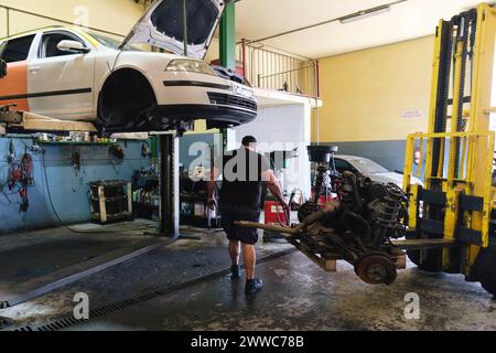Auto mechanic standing near car at workshop Stock Photo