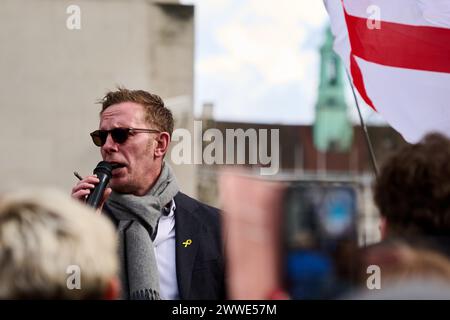London, England, UK. 23rd Mar, 2024. Actor and political activist LAURENCE FOX speaks to the small crowd gathered outside Downing Street on St George's day (Credit Image: © Cal Ford/ZUMA Press Wire) EDITORIAL USAGE ONLY! Not for Commercial USAGE! Credit: ZUMA Press, Inc./Alamy Live News Stock Photo