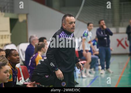 Gijón, Spain, 23th March, 2024: The coach of Motive.co Gijón Balonmano La Calzada, Alfredo Rodríguez during the 22nd Matchday of the Liga Guerreras Iberdrola 2023-24 between Motive.co Gijón Balonmano La Calzada and KH-7 BM. Granollers, on March 23, 2024, at the La Arena Pavilion, in Gijón, Spain. Credit: Alberto Brevers / Alamy Live News. Stock Photo