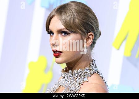 (FILE) ‘Taylor Swift: The Eras Tour' Breaks Disney+ Record as No. 1 Most-Streamed Music Film. NEWARK, NEW JERSEY, USA - AUGUST 28: Taylor Swift wearing an Oscar de la Renta dress, Christian Louboutin shoes, and Lorraine Schwartz jewelry arrives at the 2022 MTV Video Music Awards held at the Prudential Center on August 28, 2022 in Newark, New Jersey, United States. (Photo by Xavier Collin/Image Press Agency) Stock Photo