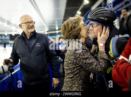 HEERENVEEN - Pieter van Vollenhoven, Princess Margriet and Prince Pieter Christiaan on the Thialf ice rink during the kick-off of De Hollandse 100. The duathlon is held annually to raise money for research into the nature and treatment of lymphoma. ANP KOEN VAN WEEL netherlands out - belgium out Stock Photo