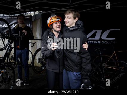 HEERENVEEN - Princess Annette and her son Benjamin Pieter Floris (R) on the ice rink of Thialf during the kick-off of De Hollandse 100. The duathlon is held annually to raise money for research into the nature and treatment of lymphoma. ANP KOEN VAN WEEL netherlands out - belgium out Stock Photo