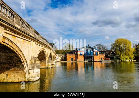 View of Henley Royal Regatta Headquarters and Grade I listed Henley Bridge over the River Thames in Henley-on-Thames, a town in south Oxfordshire Stock Photo