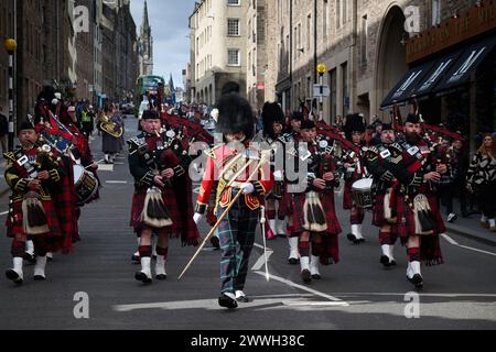 Edinburgh Scotland, UK 24 March 2024. The Royal Regiment Of Scotland (SCOTS), serving and veteran soldiers march down the Royal Mile from Edinburgh Castle Esplanade behind their Association standards, Pipes and Drums and the SCOTS Band for a short service at the Regimental Canongate Kirk to remember the fallen. credit sst/alamy live news Stock Photo