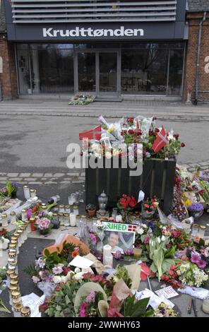 COPENHAGEN/DENMARK. 24 February 2015-Memorial of late Finn Norgaard who was died in terrorest attacked Krudttonder culture cafe on osterbro on sunday night during debate meeting with swedish cartoonest here are various message with flowers including Danish Muslim Union with respect flowers and message and among other greetings from Canada and among local danes at his memorial site infron of krudttonder culture cafe today he has been buried and his family has requested nation please do not donate flowers at his memorial site donate money to in his fund which has been rewesly established in his Stock Photo