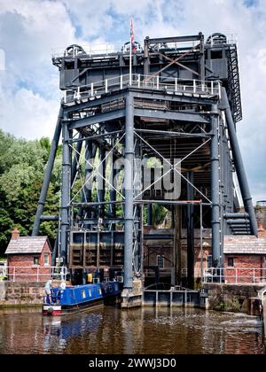 Narrowboat entering the Anderton Boat Lift, built in 1875, to go from the River Weaver up 60feet to the Trent and Mersey Canal near Anderton and North Stock Photo