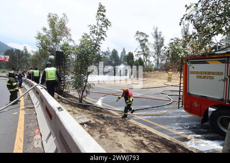 UIO-INCENDIO-TANQUERO-COMBUSTIBLE Quito, 24 de marzo de 2024. Un tanquero cargado de combustible se incendio en la Av. Simon Bolivar, sentido norte-sur, entre la entrada a Cumbaya y la Ruta Viva. API / Hamilton Lopez Quito Pichincha Ecuador SOI-UIO-INCENDIO-TANQUERO-COMBUSTIBLE-bc97b781a63c5123e352b037730ba26b *** UIO FUEL TANKER FIRE Quito, March 24, 2024 A tanker loaded with fuel caught fire on Simon Bolivar Avenue, north-south direction, between the entrance to Cumbaya and Ruta Viva API Hamilton Lopez Quito Pichincha Ecuador SOI UIO FUEL TANKER FIRE bc97b781a63c5123e352b037730ba26b Copyrigh Stock Photo