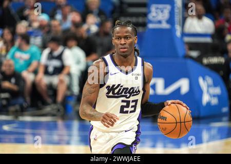 Sacramento Kings guard Keon Ellis (23) defends againbst Phoenix Suns ...