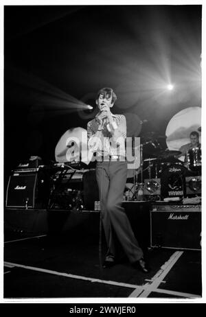 JARVIS COCKER, DIFFERENT CLASS TOUR, 1995: Jarvis Cocker of the band Pulp playing at Cardiff University Great Hall in Cardiff, Wales on the Different Class Tour on 15 October 1995. Photo: Rob Watkins. INFO: Pulp, a British alternative rock band formed in 1978, gained prominence in the '90s Britpop era. Fronted by Jarvis Cocker, their hits like 'Common People' and albums like 'Different Class' defined their witty and socially observant sound, leaving an indelible mark on the alternative music scene. Stock Photo