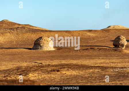 Wind-eroded chalk rock formations in desert landscape, Bahariya oasis area, Egypt Stock Photo