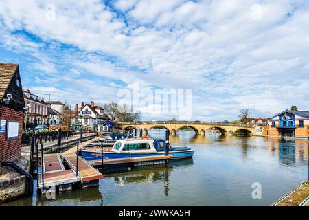 View of the waterfront and Grade I listed Henley Bridge over the River Thames in Henley-on-Thames, a town in south Oxfordshire Stock Photo