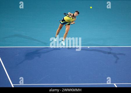 MIAMI GARDENS, FLORIDA - MARCH 24: Linda Noskova of the Czech Republic in action against Iga Swiatek of Poland in the third round on Day 9 of the Miami Open Presented by Itau at Hard Rock Stadium on March 24, 2024 in Miami Gardens, Florida. (Photo by Mauricio Paiz) Credit: Mauricio Paiz/Alamy Live News Stock Photo