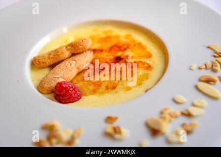A plate of Catalan cream from the Hotel El Prado restaurant, in Puigcerdà, with traditional Pyrenean cuisine (Cerdanya, Girona, Catalonia, Spain) Stock Photo