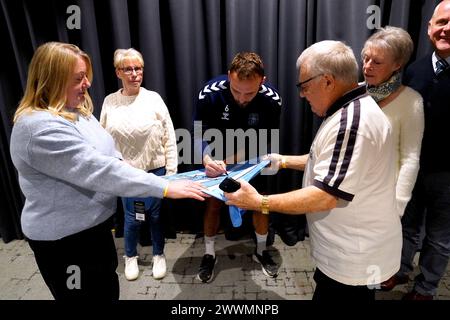 Coventry City's Liam Kelly signs a shirt ahead of a training session at the Coventry Building Society Arena, Coventry. Picture date: Monday March 25, 2024. Stock Photo