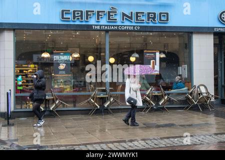 Preston, Lancashire.  UK Weather. 25 March 2024.  We shall have rain.  Heavy rain and a moderate breeze as yet more rain falls in the north-west of England Credit MediaWorldImages/AlamyLiveNews Stock Photo