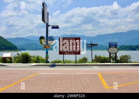 Goseong County, South Korea - July 30, 2019: A roadside sign in front of Hwajinpo Lake guides visitors towards Geojin Port, Hwajinpo Marine Museum, an Stock Photo