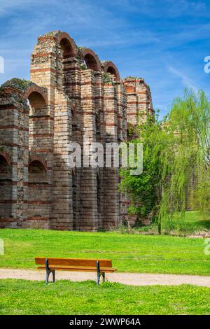 Roman aqueduct, Merida, Extremadura, Spain Stock Photo