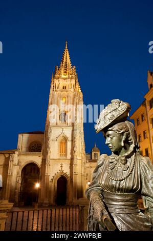 La Regenta statue and the cathedral, night view. Oviedo, Spain. Stock Photo