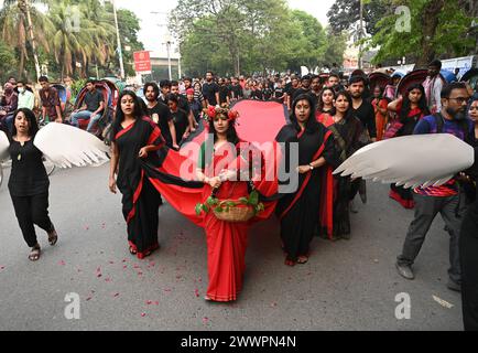 Dhaka, Bangladesh. 25th Mar, 2024. Members of the Prachyanat School of Acting and Design join the annual Lal Jatra procession and street performance to pay tribute to martyrs of the 1971 Bangladesh genocide, in Dhaka, Bangladesh, on March 25, 2023. The National Genocide Day is observed annually to remember the victims of the Operation Searchlight military crackdown carried out by Pakistan's Army on 25 March 1971 in Bangladesh. Credit: Mamunur Rashid/Alamy Live News Stock Photo