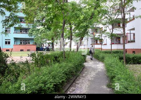 A footpath through the lavishly landscaped surroundings of a 1920s modernist housing estate in Prenzlauer Berg, in what was formerly East Berlin. Stock Photo