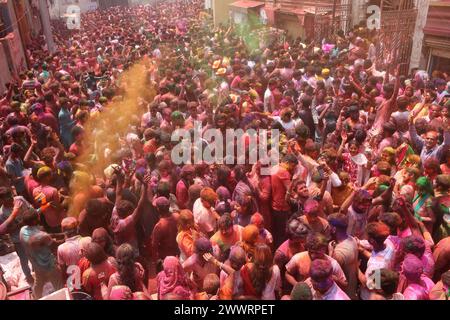 Kolkata, India. 25th Mar, 2024. March 25, Kolkata City India: Devotees spread colored powders on themselves to celebrate the Hindu spring festival of Holi outside a temple in Howrah district, near Kolkata on March 25, 2024 in Kolkata City India. (Photo by Dipa Chakraborty/ Eyepix Group/Sipa USA) Credit: Sipa USA/Alamy Live News Stock Photo