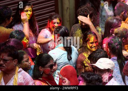 Kolkata, India. 25th Mar, 2024. March 25, Kolkata City India: Devotees spread colored powders on themselves to celebrate the Hindu spring festival of Holi outside a temple in Howrah district, near Kolkata on March 25, 2024 in Kolkata City India. (Photo by Dipa Chakraborty/ Eyepix Group/Sipa USA) Credit: Sipa USA/Alamy Live News Stock Photo