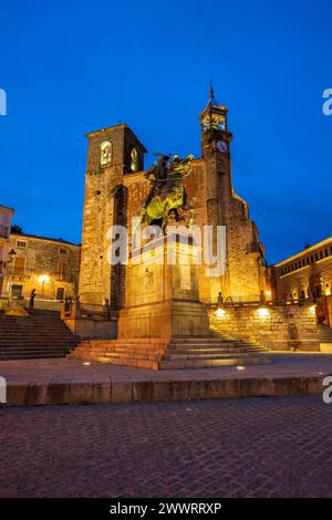 Statue of Francisco Pizarro and Church of San Martin, Plaza Mayor, Trujillo, Extremadura, Spain Stock Photo