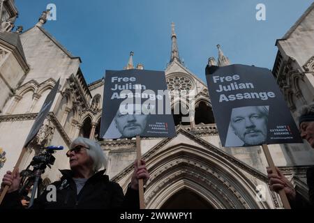 London, England, UK. 26th Mar, 2024. In the heart of London, a significant gathering is underway at the Royal Courts of Justice on Strand, where supporters of Julian Assange convene for the 'Protest to Defend a Free Press Decision Day.'' This event marks the final appeal decision concerning Assange's extradition case. The atmosphere is charged with anticipation as attendees, from various walks of life, unite in their call for press freedom and transparency. (Credit Image: © Joao Daniel Pereira/ZUMA Press Wire) EDITORIAL USAGE ONLY! Not for Commercial USAGE! Stock Photo