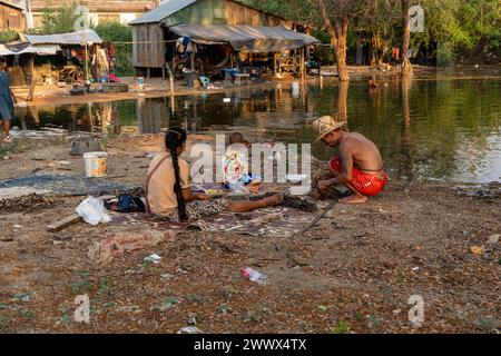 Illegal Burmese immigrant families living in a settlement at the Thai side of the Thailand-Myanmar border at Mae Sot,Thailand Stock Photo