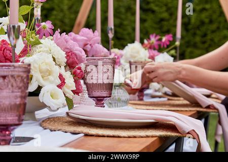 Picnic aesthetics table setting, flowers arrangement. Arrangement for party planning and decoration Stock Photo