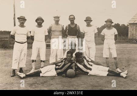 WAR PRISON BARRACKS NO. 1, FT. MCPHERSON, GA. Group of football or soccer players ca. 1918-1919 Stock Photo