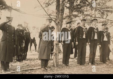 WAR PRISON BARRACKS NO. 1, FT. MCPHERSON, GA. At cemetery for the funeral of sailor John Ficken ca. 1919 Stock Photo