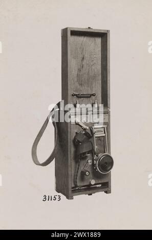 Vieille Photo D'Istanbul : La Fontaine Du Sultan Ahmed Ier (tirage Original, Circa 1918, Format 7x6,5 Cm)