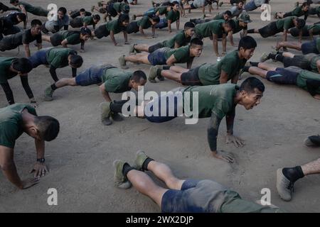 © Chris Huby/Le Pictorium/MAXPPP - 30/12/2023 Chris Huby/Le Pictorium - 30/12/2023 - Birmanie/Karen (region) - Camp des Free Burma Rangers - L'appel du matin, suivi de discours et d'entrainement des FBR. Des campements de refugies aux villages bombardes, rencontre avec une population martyrisee par la junte et decouverte de l'action humanitaire des FBR. La Birmanie continue sa descente aux enfers depuis trois ans, dans une indifference quasi totale, et il est important de rapporter l'engagement des FBR aupres de ce peuple qui compte plus que jamais sur l'opinion publique intern Stock Photo